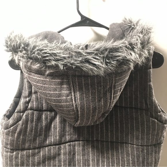 Limelight Gray & White Striped Vest - Picture 4 of 9